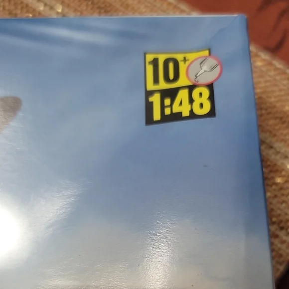 Revell B-25J Mitchell Model Kit - Green and Blue - Picture 3 of 4